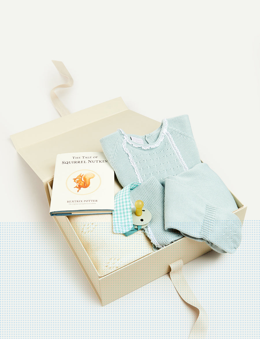 The Lace Detail Knitted Gift Set in Green Look  from Pepa London